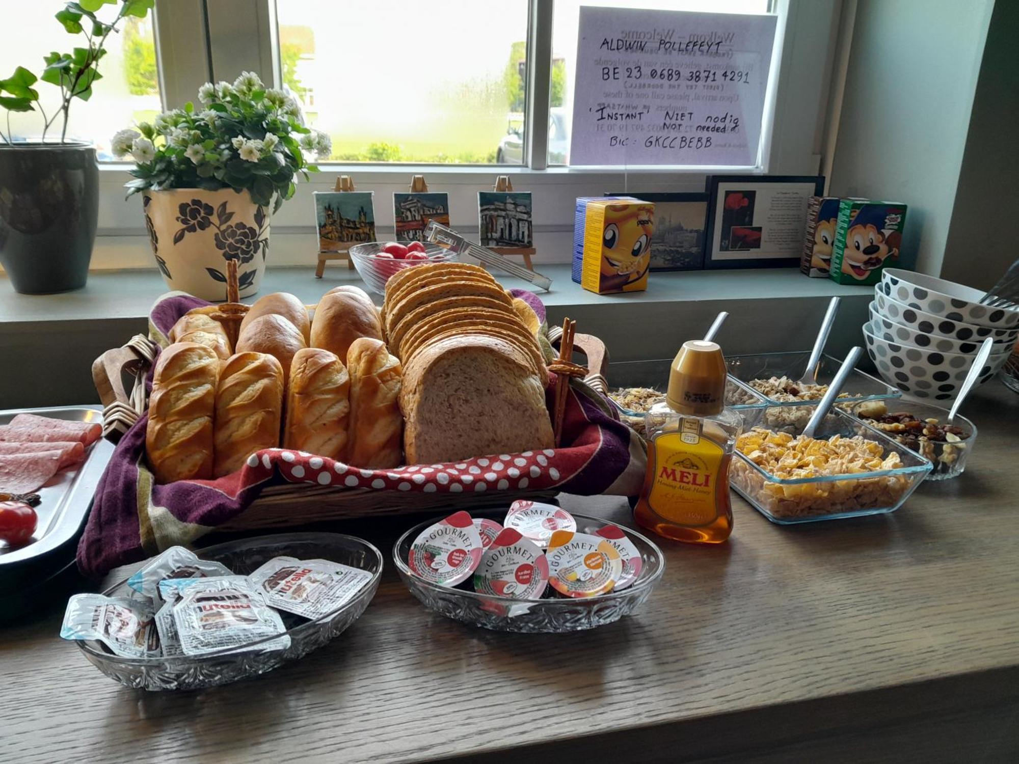 Juliette'S Acomodação com café da manhã Ieper Exterior foto