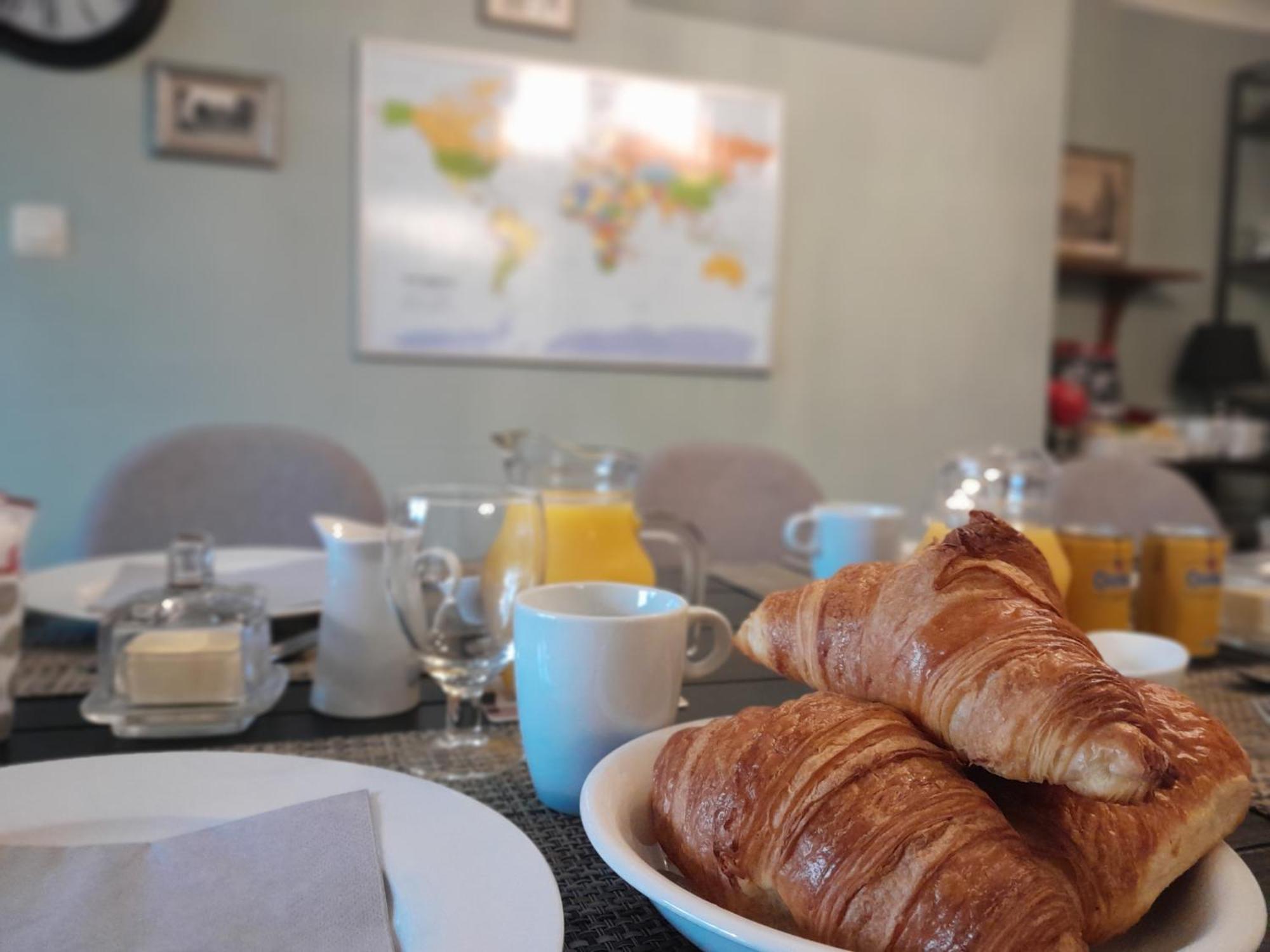Juliette'S Acomodação com café da manhã Ieper Exterior foto